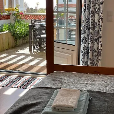 Alojamento de Acomodação e Pequeno-almoço Lalita Ocean Group Ribamar (Torres Vedras)